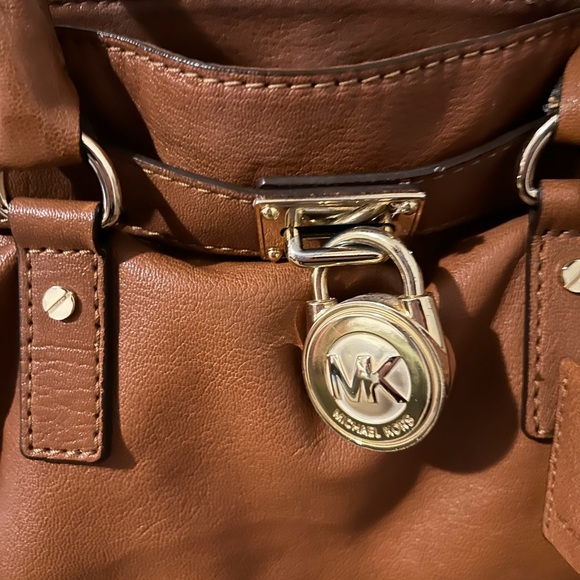 Michael Kors tan handbag.AP 1309 - Picture 6 of 8